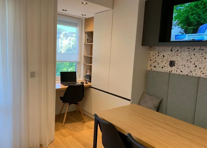 Апартамент Luxurious One Bedroom In Center