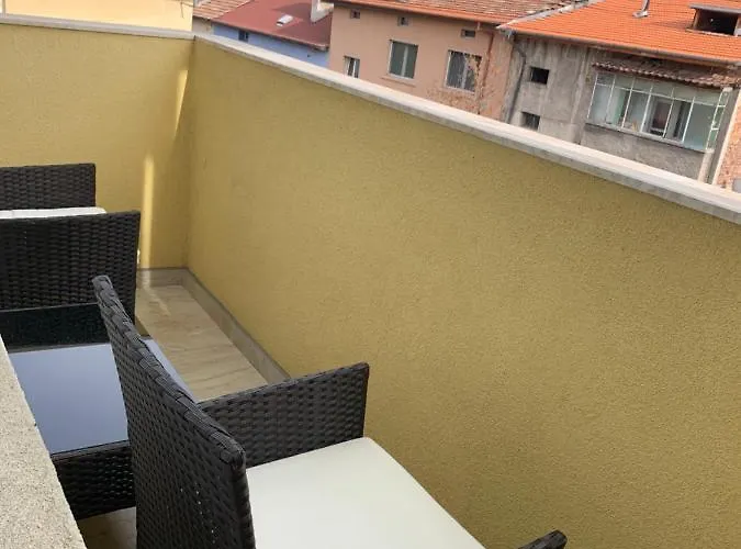 Luxurious One Bedroom In Center Апартамент